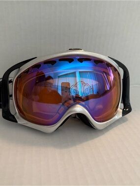 Oakley Ski Goggles with Purple-Blue Mirrored Lens and Silver Frame